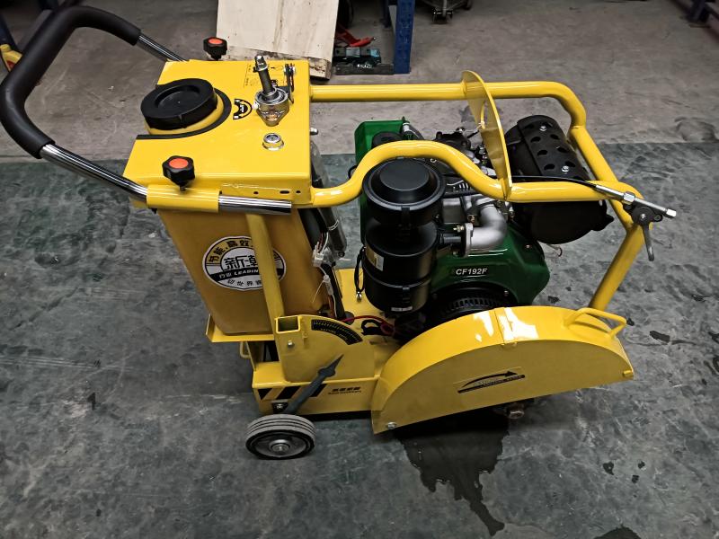 Electric Concrete Cutter - Автоматический трековый резак с лезвием 800